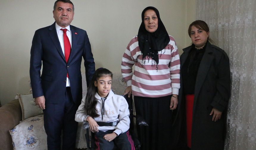 Bahçeli'den Diyarbakırlı engelli kıza tekerlekli sandalye sürprizi