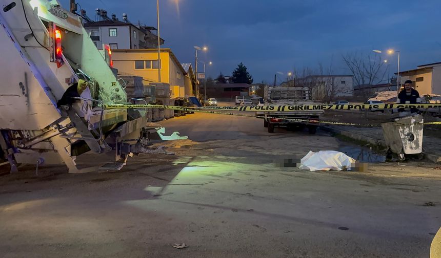 Çöp kamyonunun altında kalan işçi hayatını kaybetti