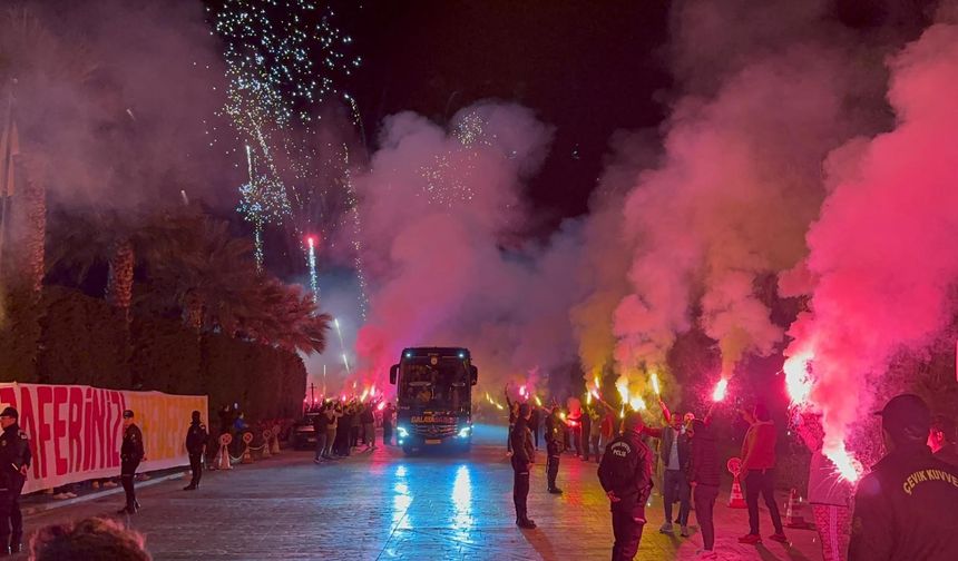 Galatasaray'a Antalya'da sürpriz karşılama