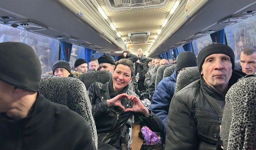 Belarus 123 siyasi tutukluyu serbest bıraktı