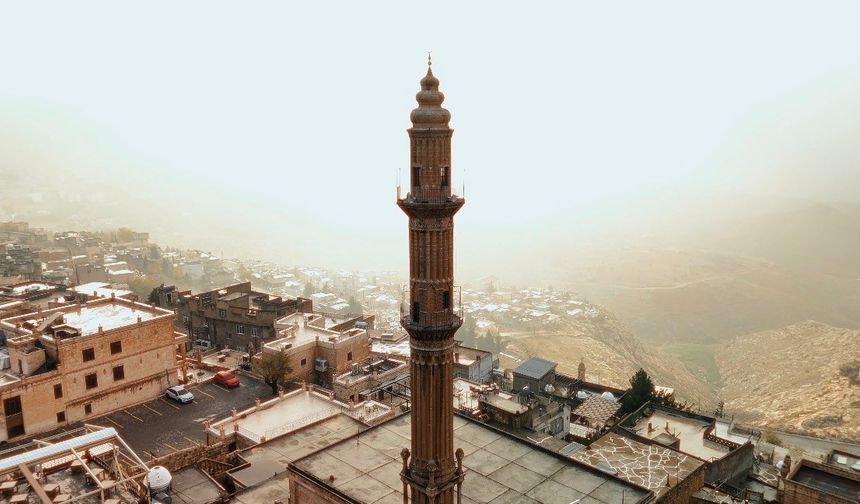 Sis Mardin'in güzelliğini katladı