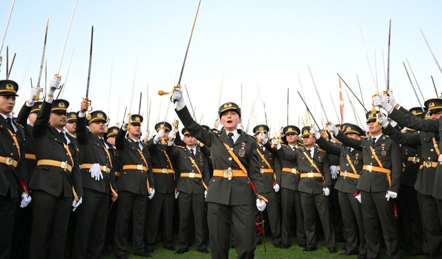 Teğmenlere 'kılıçlı yemin' cezasıyla ilgili mahkemeden ilk karar