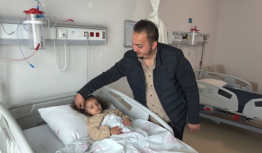 4 yaşındaki çocuğun bağırsağından 8 parça mıknatıs çıkarıldı!