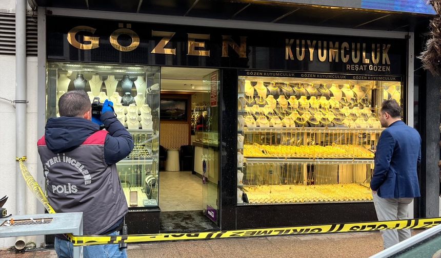 Kuyumcuyu soyan kişi havaya ateş ederek kaçtı!