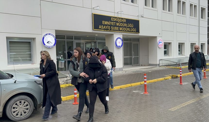 6 ilde fuhuş operasyonu: 13 kişi yakalandı!