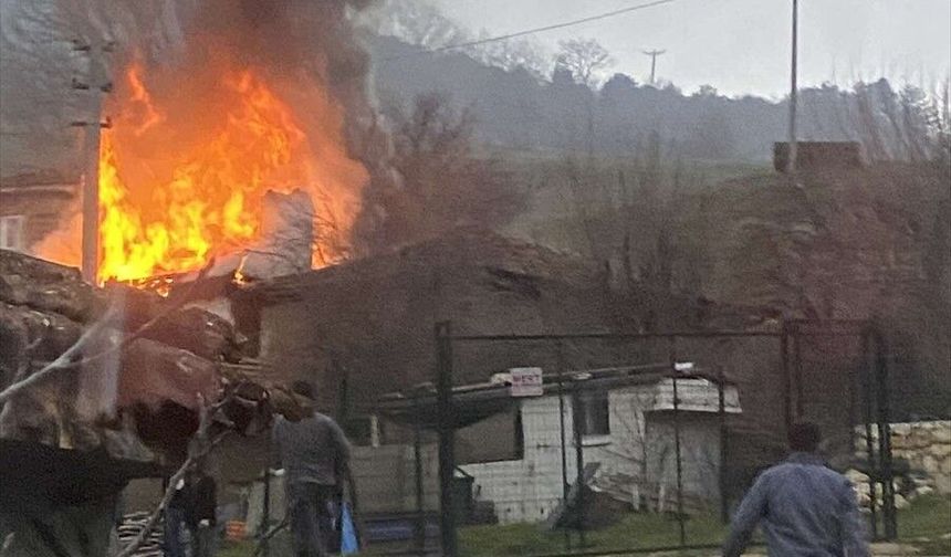 Evde çıkan yangında karı koca can verdi!