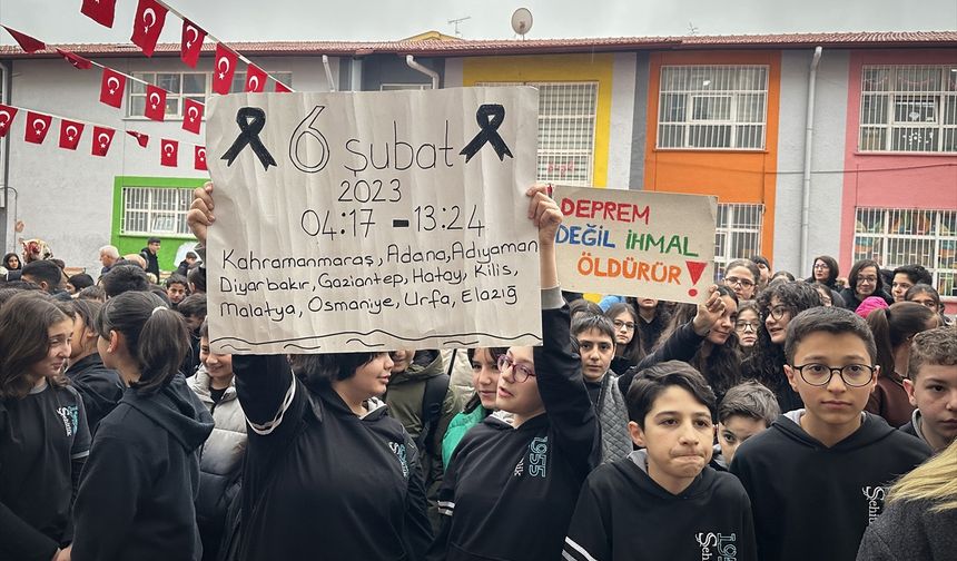 Tüm okullarda 6 Şubat depremleri için saygı duruşu!