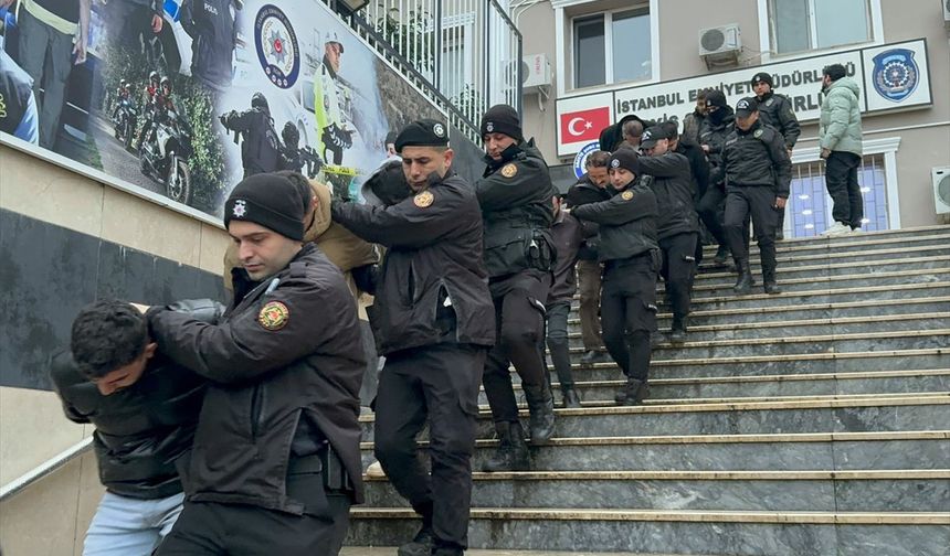 Borsa dolandırıcıları hakim karşısında!