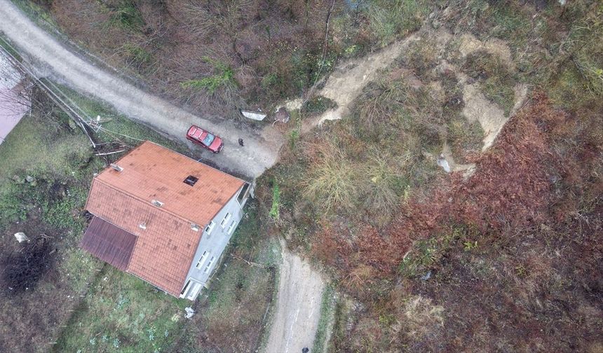 Sinop'ta korkutan heyelan