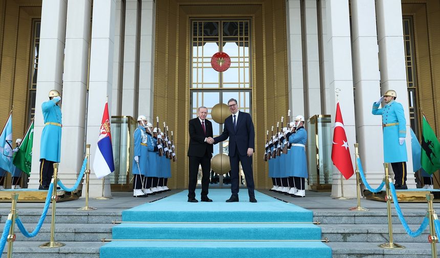 Erdoğan Vucic'i resmi törenle karşıladı!