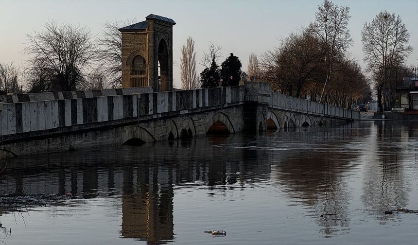 'Kırmızı' kodla izlenen Meriç Nehri'nin debisi artıyor!
