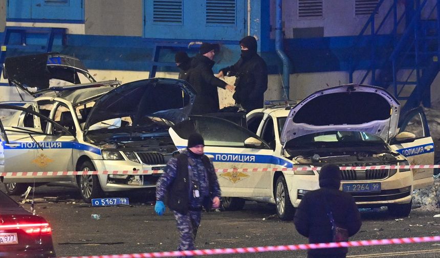 Tren istasyonu yakınında patlama: 1 polis öldü, 2 polis yaralandı!