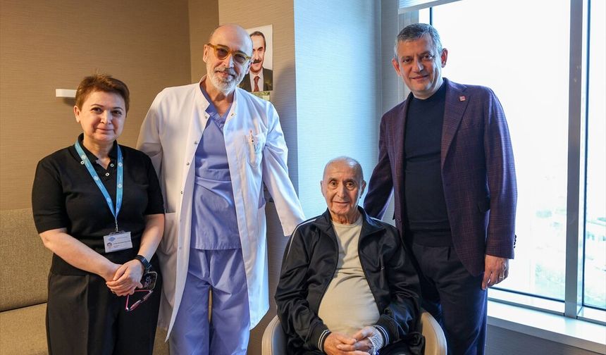 Özgür Özel, Hikmet Çetin'i hastanede ziyaret etti!