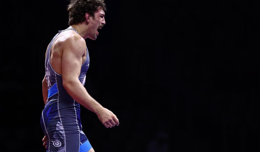 Milli güreşçi Yüksel Sarıçiçek Zagreb'te şampiyon oldu