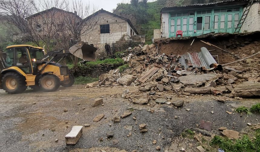 Aydın'da sağanak yağış hayatı felç etti