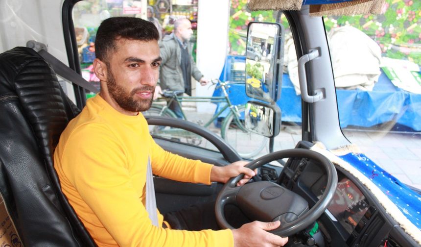 Siirt'te müziği duyan çöpünü çıkartıyor