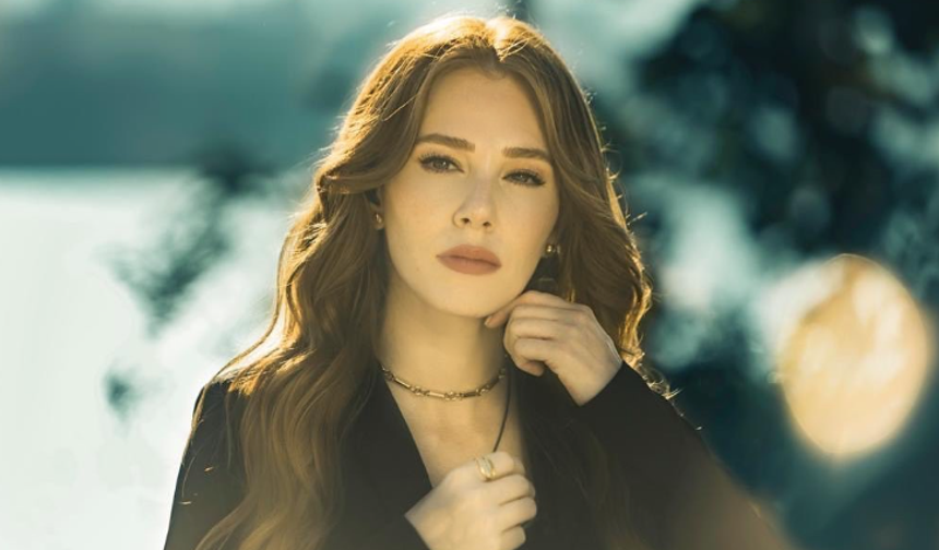 ''Elçin Sangu paramın üstüne yattı''