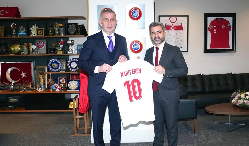 Amedspor başkanına milli takım forması!