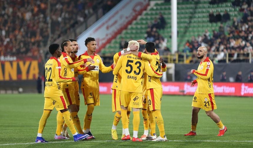 Cim Bom lider olarak çeyrek finalde