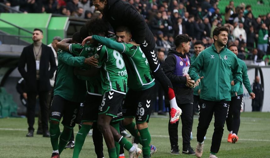 Sakaryaspor, Vanspor FK'yı 90+4'te yıktı!