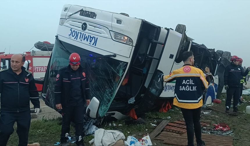 Yolcu otobüsü devrildi: Ölü ve yaralılar var!