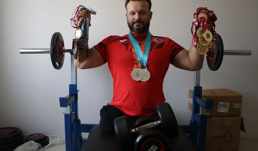 Para Milli halterci Avrupa'dan madalyalarla döndü!