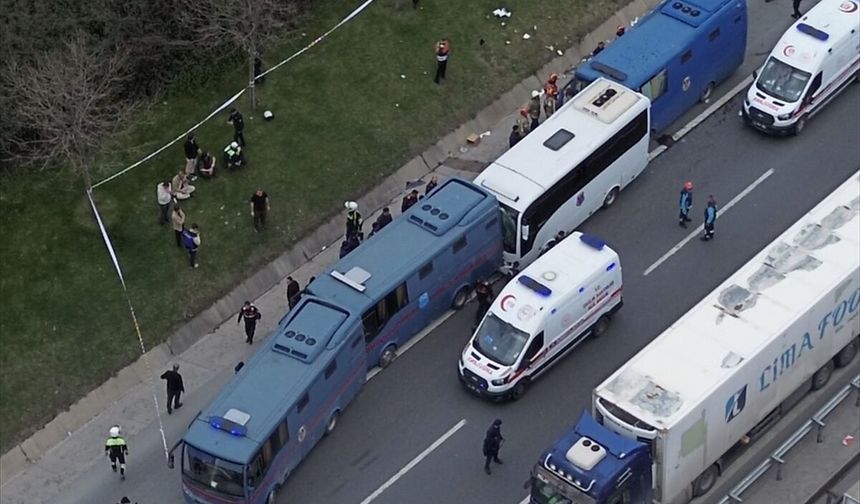 4 cezaevi aracının karıştığı kazada 15 kişi yaralandı!