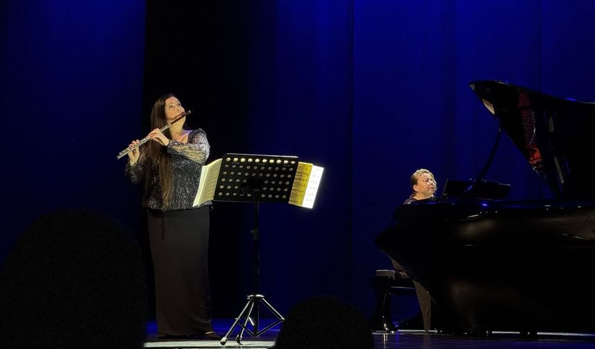 Şefika Kutluer AKM'de müzikseverlerle buluştu!