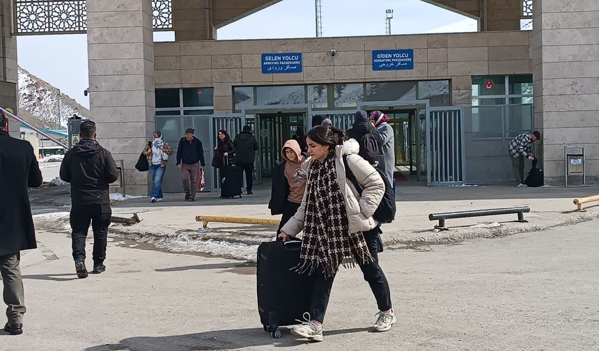 Türkiye'de bulunan İranlılar ülkelerine dönüyor