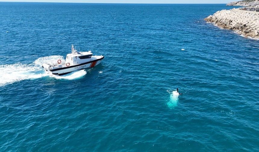 Balıkçı teknesi battı: Son anda denize atladılar!