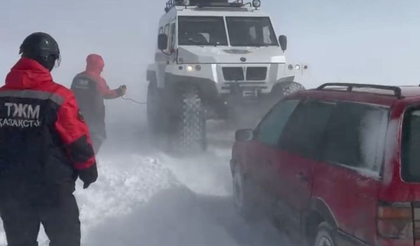 Kazakistan'da kar fırtınası