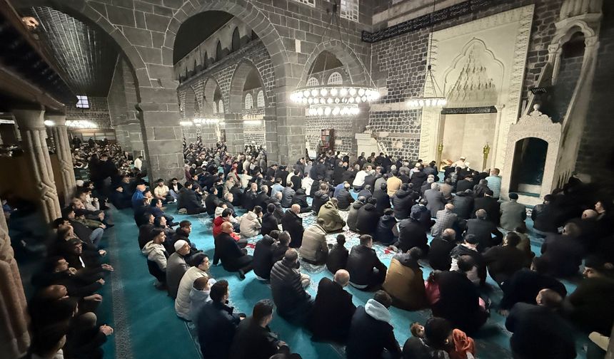 5. Harem-i Şerif'i de bayram namazı kılındı