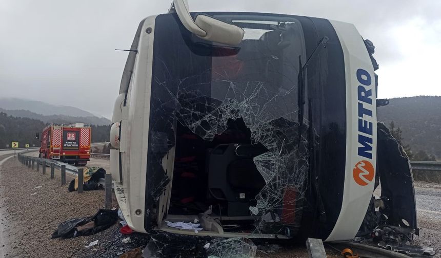 Yolcu otobüsü devrildi: Çok sayıda yaralı var!