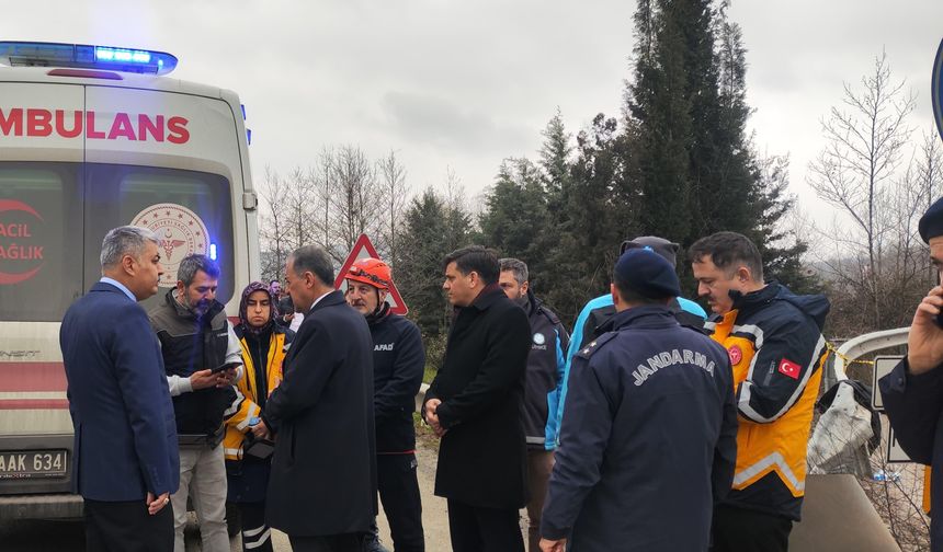 Yalova'da servis midibüsü kaza yaptı: 1 ölü, 20 yaralı