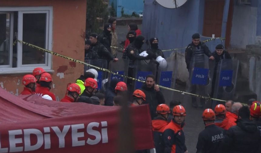 Fatih’te iki binanın çöktüğü mahallenin sakinleri konuştu