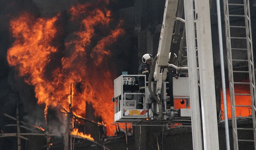 Çok katlı binada çıkan yangında 7 kişi öldü!