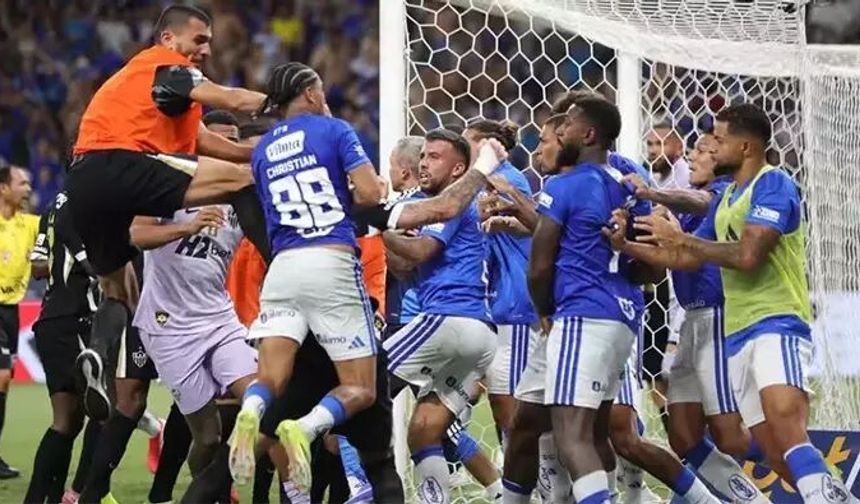 Maçta 23 oyuncu kırmızı kart gördü!