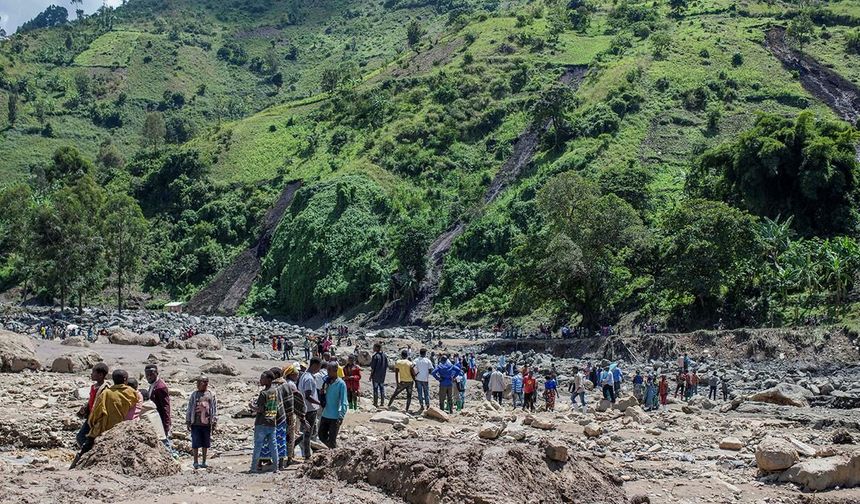 Heyelanda 100'den fazla kişi öldü