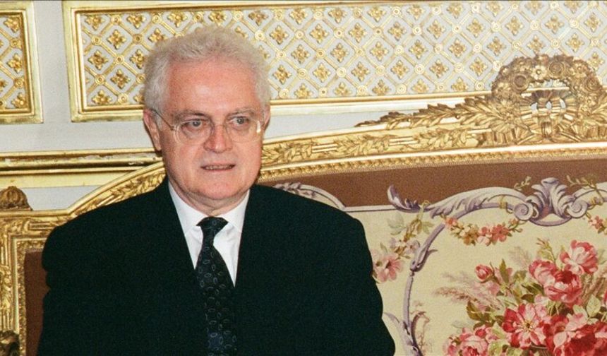 Fransa'nın eski Başbakanı hayatını kaybetti!