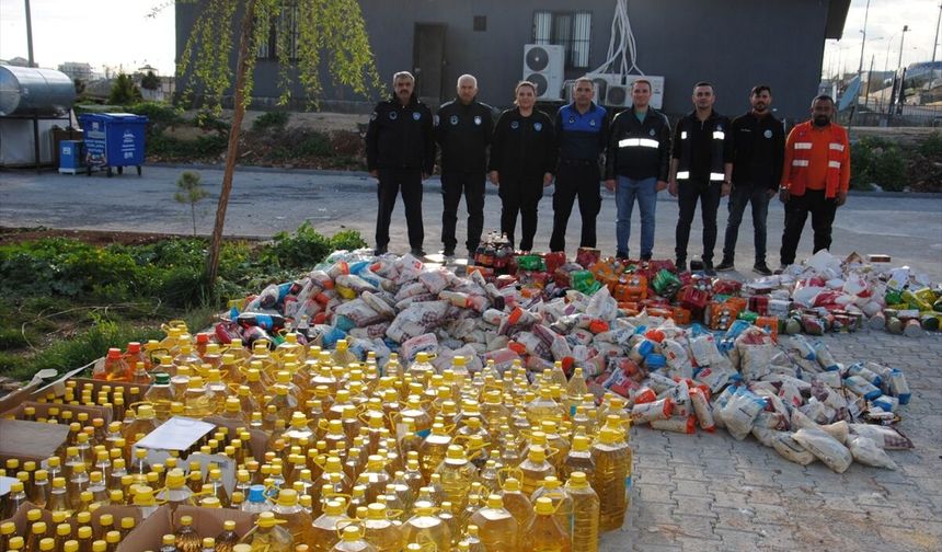 Tarihi geçmiş tonlarca gıda ürünü ele geçirildi!