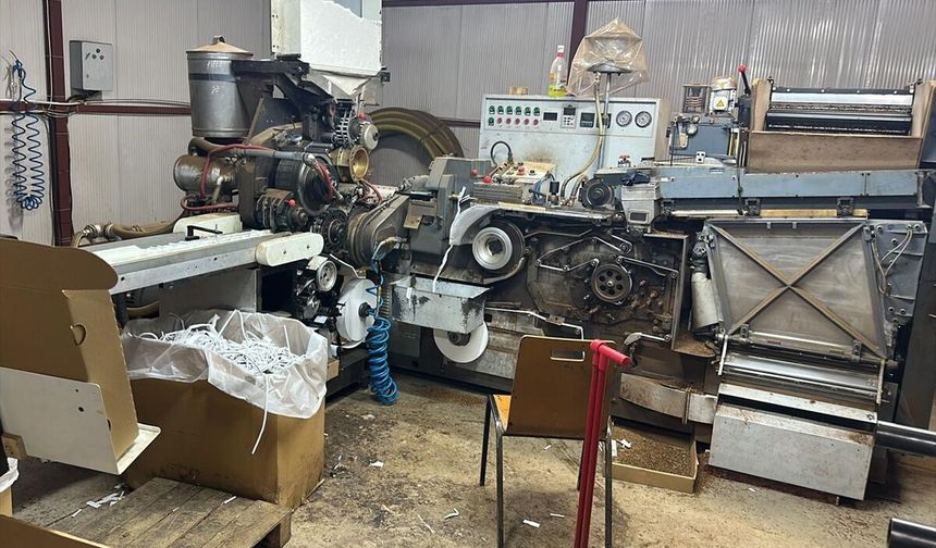 Geri dönüşüm görünümlü tesiste kaçak sigara üretimi!