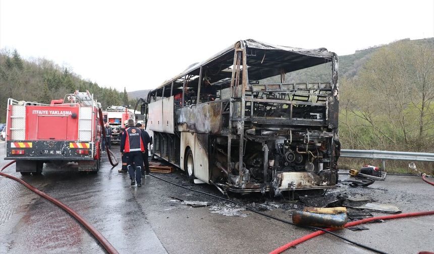 Seyir halindeki yolcu otobüsü kül oldu!