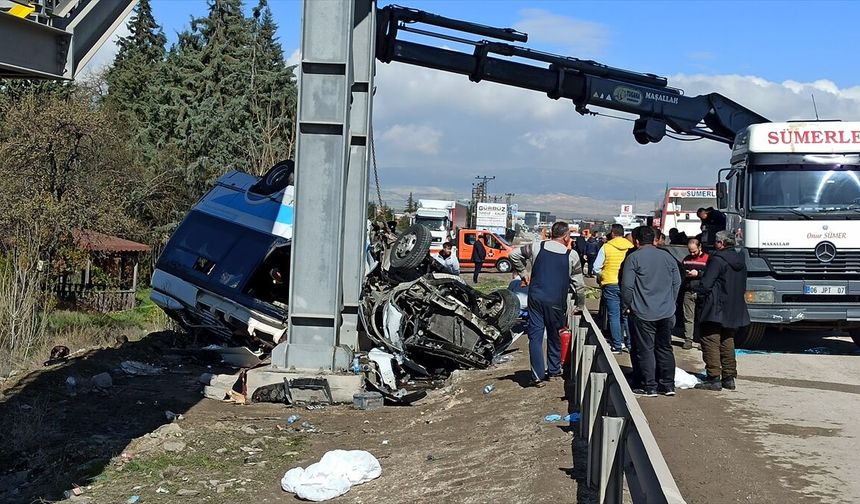 Başkentte katliam gibi kaza: 5 kişi öldü, 14 kişi yaralandı!