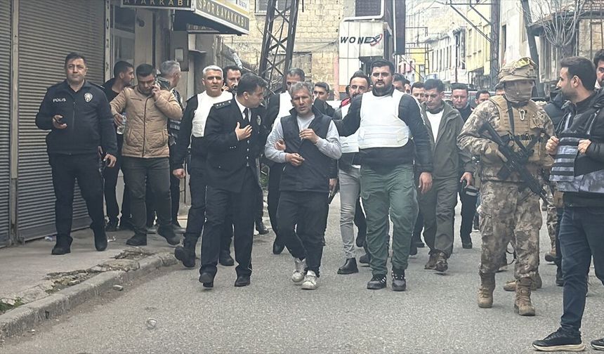 3 kişiyi rehin alıp bir kişiyi yaraladı!