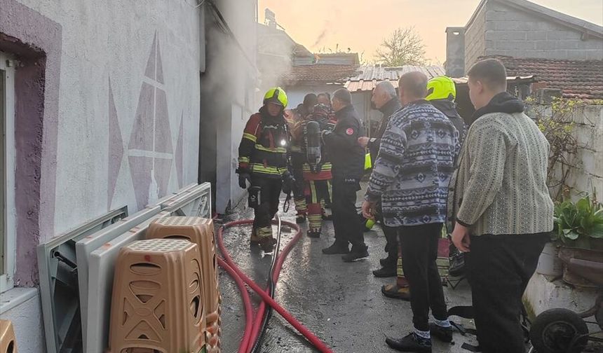 Yaşlı vatandaş evde çıkan yangında can verdi!