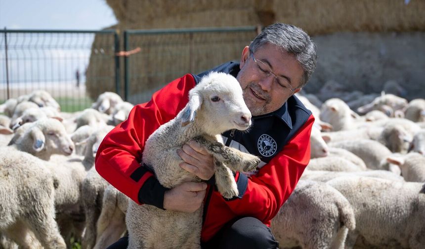 Bakan Yumaklı: Kaliteli bir üretimi hayvansal üretimde yerine getireceğiz!