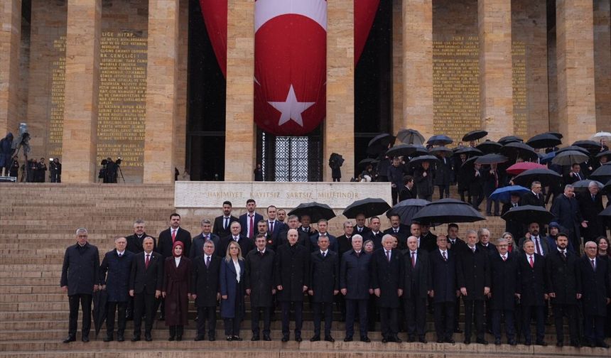 Devlet erkanı Ulu Önder'in huzuruna çıktı!