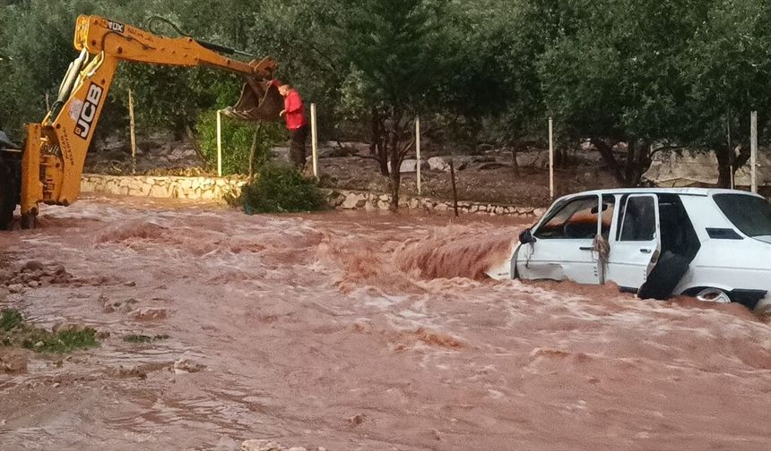 Adana'da sel