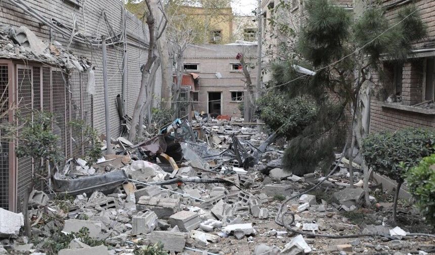 İran'ın 100 yıllık araştırma merkezi vuruldu