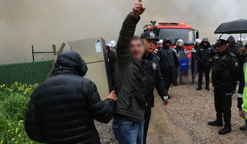 Adana'da yıkım gerginliği: Evini yaktı, gözaltına alındı
